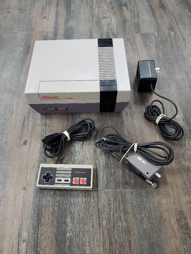 Nintendo NES (Model NES001)
