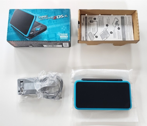 Nintendo New 2DS XL Black/Blue (CIB)