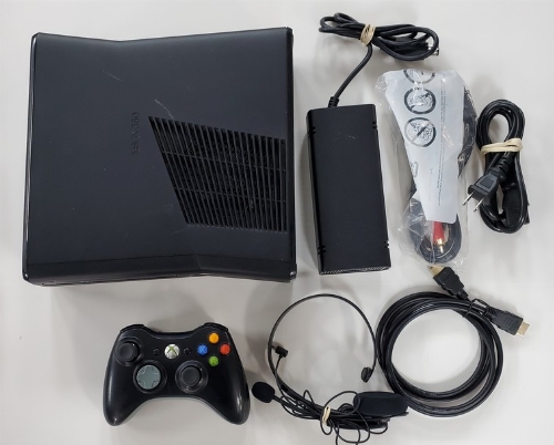 XBOX 360 (250GB) Slim Black (Model 1439) (CIB)