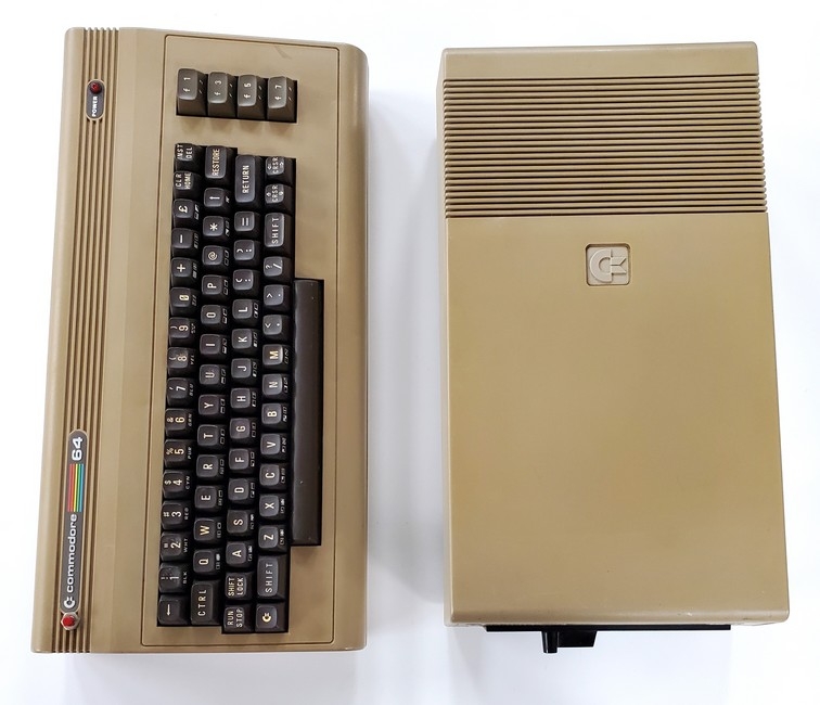 Commodore 64 (Disk Drive Included with 4 Games)